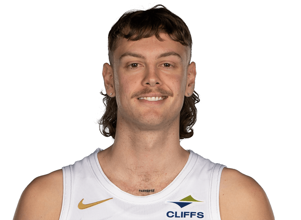 Luke Travers headshot
