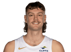 Luke Travers headshot