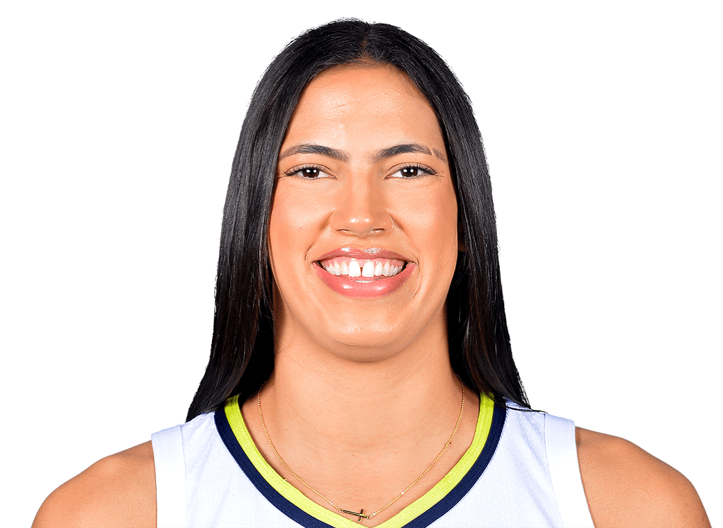 Stephanie Soares headshot