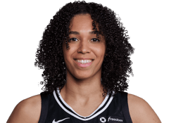 Janelle Salaün headshot